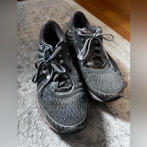 brooks running shoes adrenaline gts 18 size 9.5